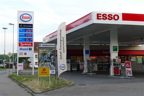 esso tankstelle genthin hermes|ᐅ Öffnungszeiten „Esso Tankstelle“ .